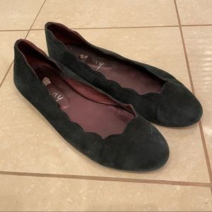 French Sole Suede “Jigsaw” Ballet Flat, black, size 8